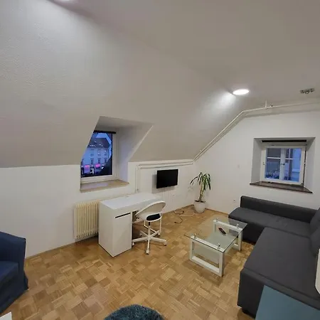 Romantic Old Town Flat With River View לובליאנה