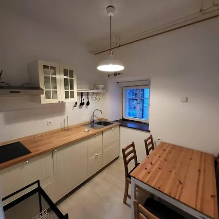 Romantic Old Town Flat With River View דירה