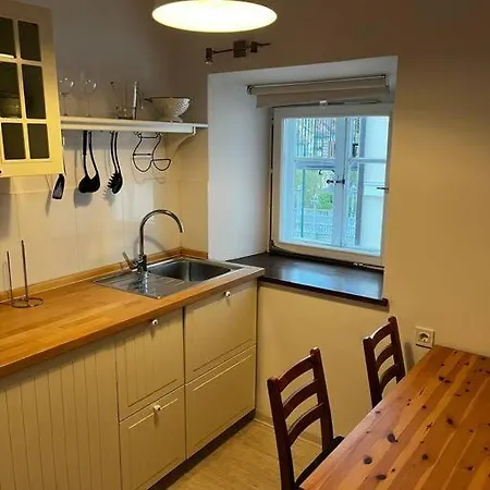 Romantic Old Town Flat With River View *