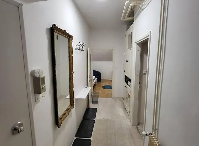 Romantic Old Town Flat With River View *