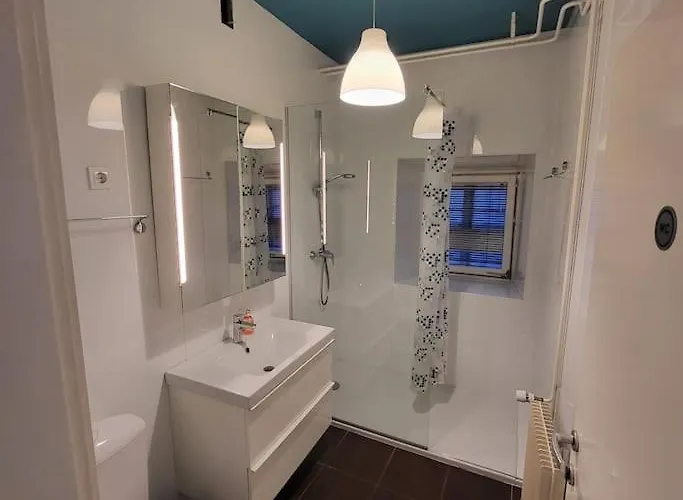 Romantic Old Town Flat With River View דירה