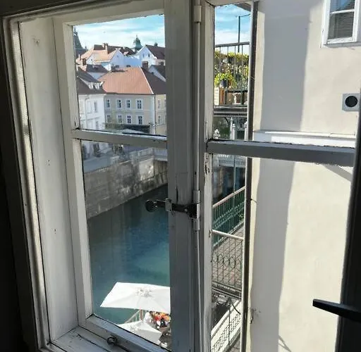 Romantic Old Town Flat With River View * לובליאנה