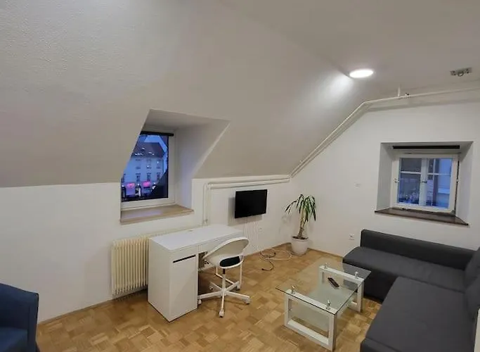 Romantic Old Town Flat With River View לובליאנה