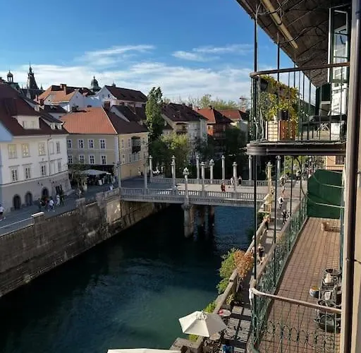 Romantic Old Town Flat With River View Lublana